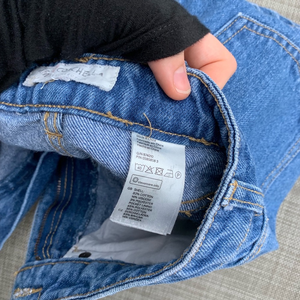 SOLD 🌹 h&m Coachella floral jean shorts - Picture 6 of 6